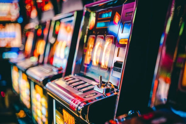 Cash-out button interface during active round